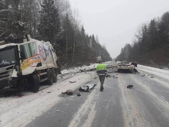 Водитель иномарки погиб в ДТП с тремя машинами под Великим Новгородом