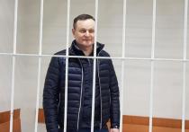 16 лет колонии строгого режима и 100 миллионов штрафа за взятки запросило обвинение для бывшего руководителя петрозаводского горсовета Боднарчука, но непонятно, как человек мог брать взятки, не будучи должностным лицом