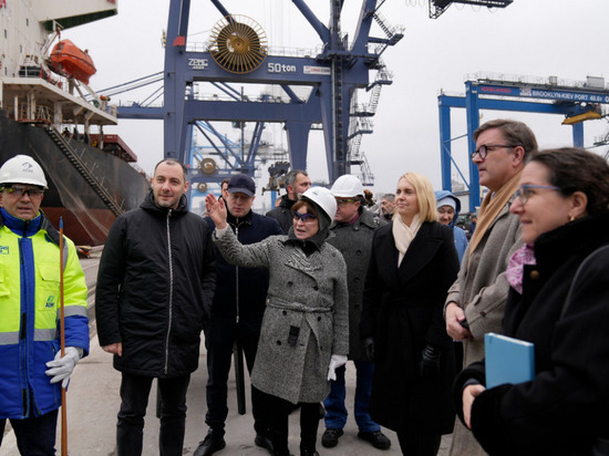 Посол США на Украине посетила порт в Одессе