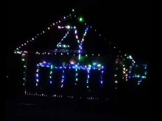 Жители села Забайкалья украсили дом к Новому году в поддержку бойцов СВО