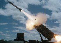 В телеграм-канале WarGonzo была опубликована видеозапись, на которой запечатлено уничтожение элитного пикапа ВСУ из противотанковой пушки «Рапира»