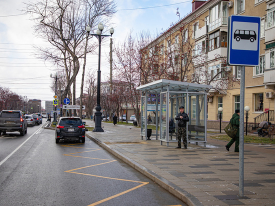 Более 30 автобусных остановок привели в порядок в Южно-Сахалинске
