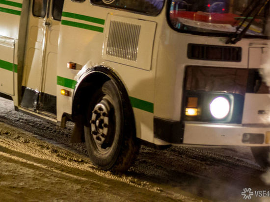 Водитель не пустил в автобус стоявших в -30 градусов на остановке пассажиров в Кузбассе