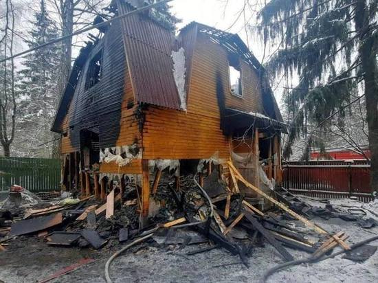 Два человека погибли на пожаре в частном доме в Солнечногорске