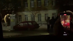 В центре Владимира у Золотых Ворот автомобиль снес памятник Лебедева-Полянского