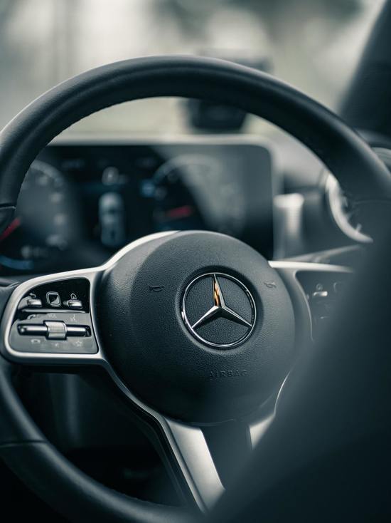 В Красноярске 22-летнего водителя Mercedes Benz оштрафовали на 4 300 рублей за поддельный госномер