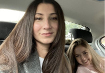 Камила Валиева поздравила свою маму Алсу с Днем матери через соцсети. Подписчики смогли увидеть, как родительница юной звезды фигурного катания выглядела пятнадцать лет назад и какой она стала сейчас.

