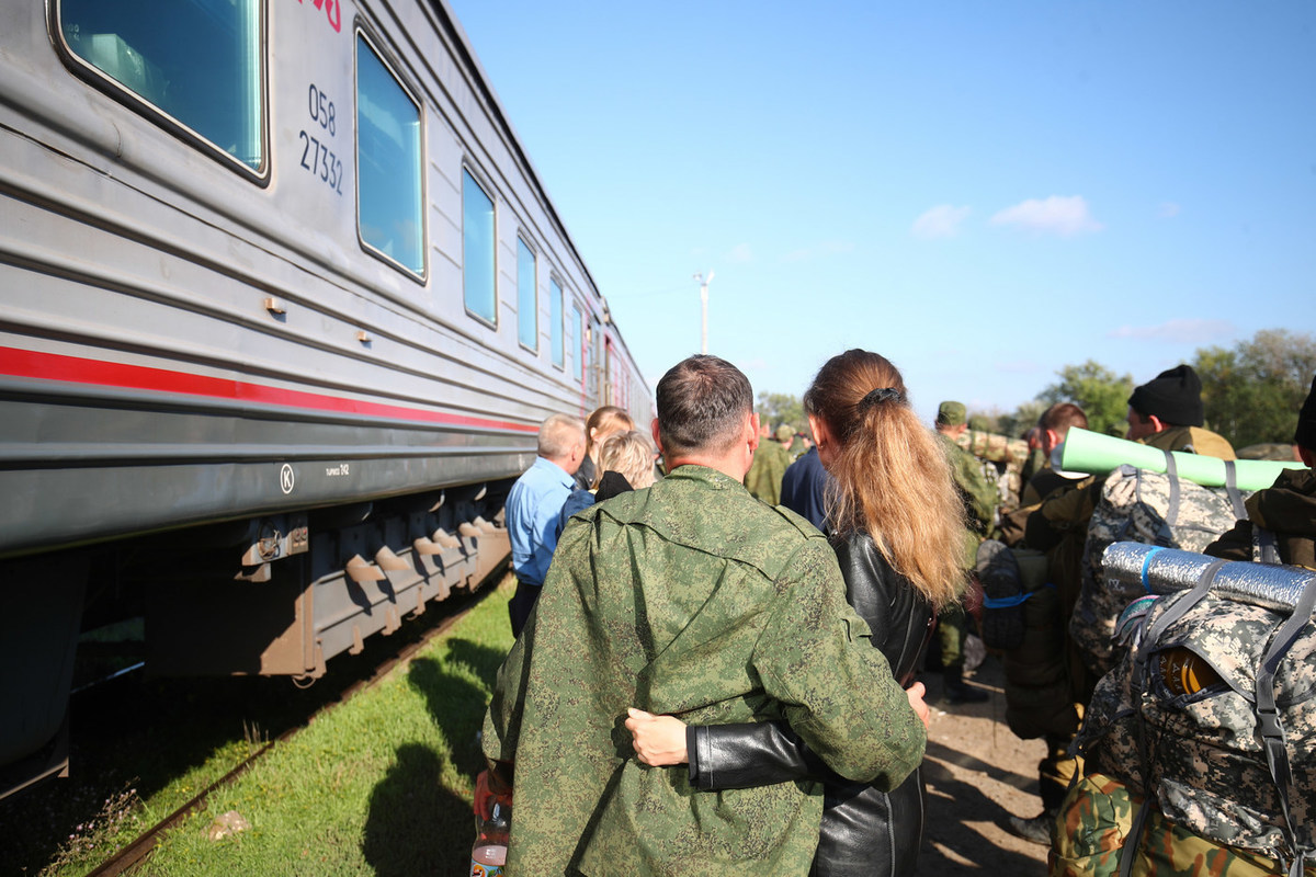 Последние новости когда мобилизованных вернут домой насовсем. Мобилизация проводы. Мобилизация в Волгоградской области. Фото провожающих на мобилизацию. Провожают мобилизованных.