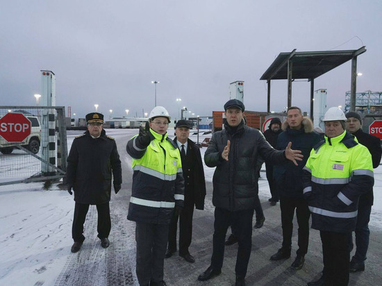 Антон Алиханов посетил порты Усть-Луга и Бронка