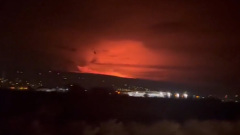 На Гавайях проснулся вулкан Мауна Лоа: видео извержения