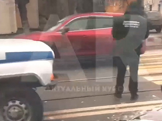 В Курске на улице Сумской произошло ДТП с автомобилем полиции