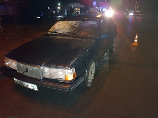Автомобиль совершил наезд на подростков в ЛНР