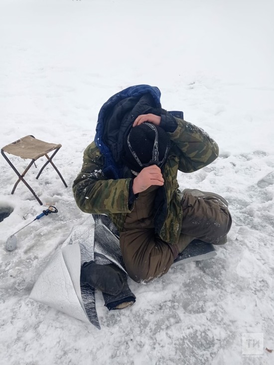 В Татарстане спасли уснувшего на льду Вятки рыбака