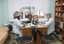 В астраханских больницах и поликлиниках из-за неблагополучной эпидобстановки вновь ввели масочный режим