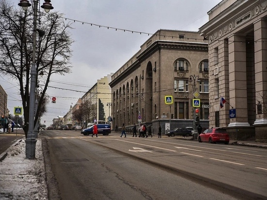 В Курске придомовые территории убирали более 500 дворников