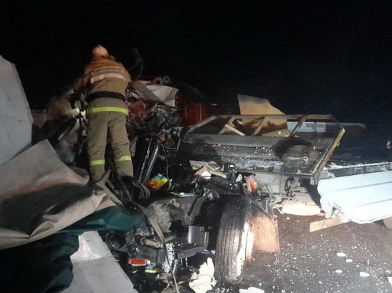 На трассе в Курской области в серьёзное ДТП попали три грузовика