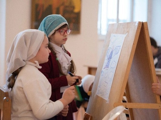 Дети из Орловской области создали для бойцов ангелов-хранителей
