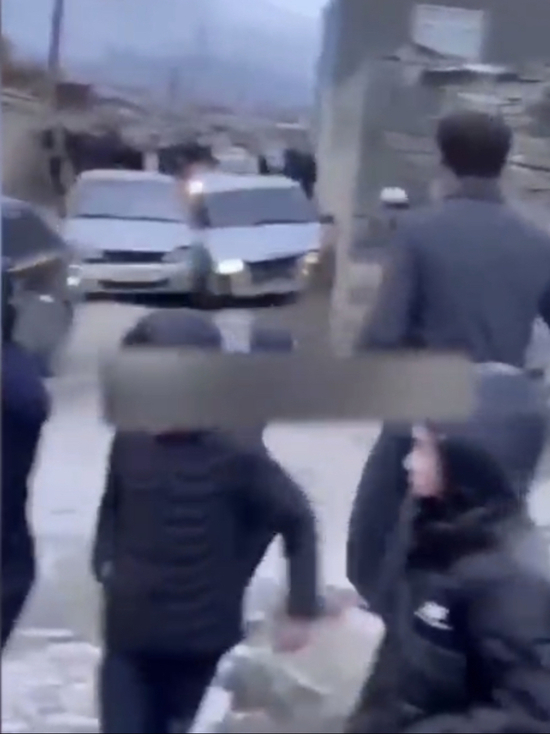 В Дагестане задержали мужчин, нарушавших ПДД на видео