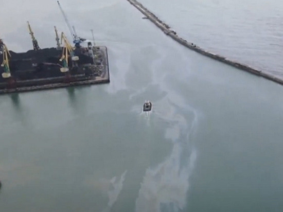 В Сочи расследуют загрязнение Черного моря площадью 4 га