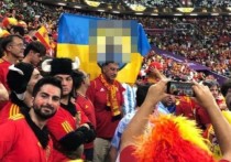 Украинский футболист Роман Зозуля в соцсетях раскритиковал руководство ФИФА за решение изъять флаг украины с символикой полка "Азов" (является террористической организацией, запрещен в РФ), развернутый испанскими болельщиками на матче ЧМ-2022 Испания-Германия