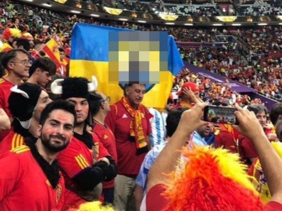 Украинский футболист обругал ФИФА за изъятие флага "Азова"* на ЧМ