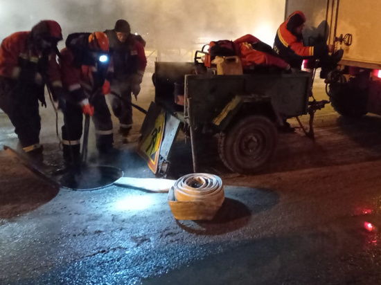 Из-за аварии на теплотрассе в Дзержинском районе Новосибирска демонтировали 8 метров трубы