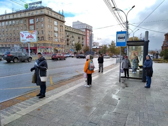 Мэр Новосибирска запретил ставить дешевые остановки с металлическими сидениями
