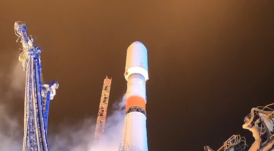 Минобороны показало видео старта ракеты "Союз" с военным спутником