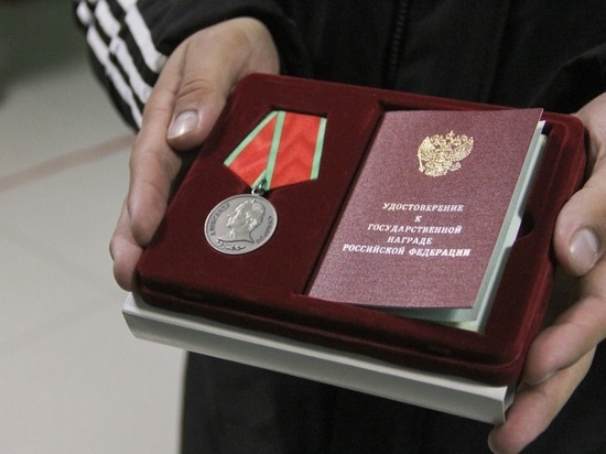 Участник спецоперации с Сахалина получил медаль Суворова
