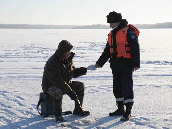 Жители обеспокоены массовым выходом на лед рыбаков в Клину
