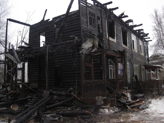 Пожарные вытащили пенсионерку из горящего дома в Тверской области