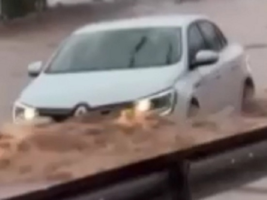 Проливные дожди вызвали наводнения в Анталье