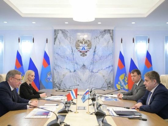 Омский губернатор и глава Росавтодора обсудили будущие ремонт и строительство дорог в регионе