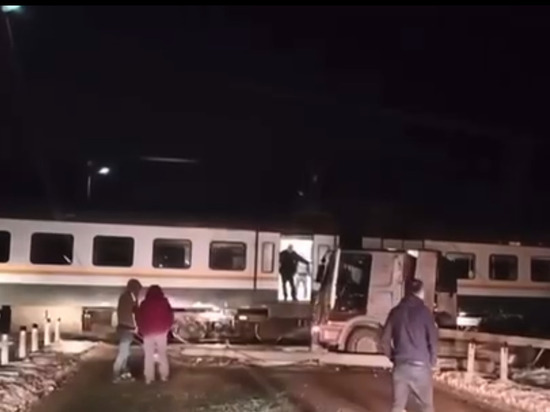 Два вагона электрички сошли с рельсов в Подмосковье