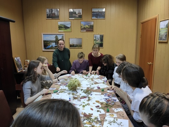 В смоленском центре народного единства прошел мастер-класс "Подарок для защитника"
