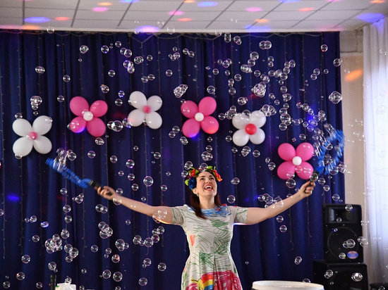 Шоу мыльных пузырей для детей с ОВЗ устроили в Хабаровске