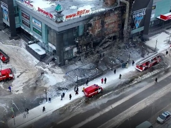 «Хотелось бы поддержать владельцев!»: красноярцы обсуждают последствия пожара ТЦ «Взлетка Plaza»