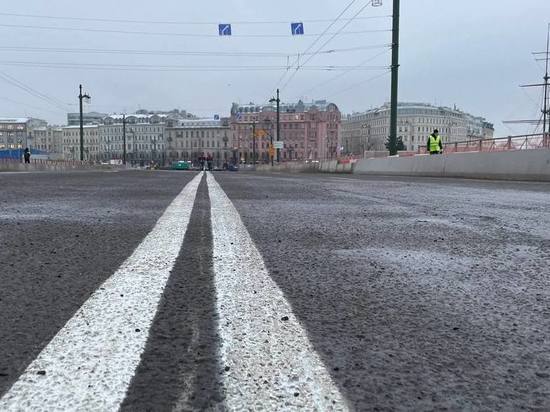 В Петербурге открывают Биржевой мост после ремонта