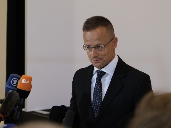 Глава МИД Венгрии призвал страны НАТО сохранить каналы коммуникации с Россией