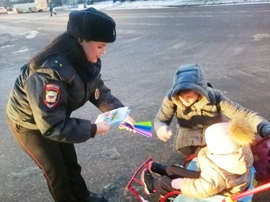 Госавтоинспекторы Серпухова напомнили о ПДД маленьким пешеходам