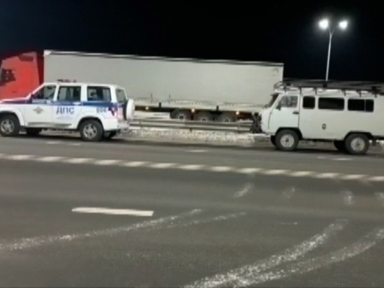 Трое мужчин оказались в опасности на кузбасской трассе из-за заглохшего в 30-градусный мороз автомобиля