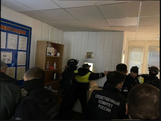 Шесть обысков провели псковские следователи ночью 30 ноября у фигурантов дела о коррупции
