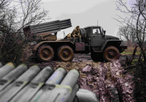 В вооруженных силах Украины (ВСУ) усиливается нехватка артиллерийских снарядов, ракет к реактивным системам залпового огня и патронов к стрелковому оружию, пишет украинский канал «Резидент»