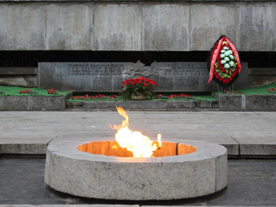 В Великом Новгороде пройдет возложение цветов у мемориала в память ко Дню неизвестного солдата