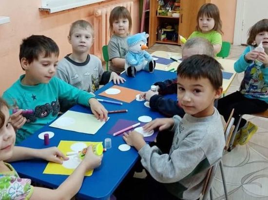 Дети Тверской области нарисуют новогодние открытки для военнослужащих
