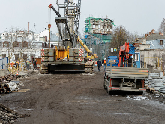Специалисты планируют заасфальтировать подъезды к Троицкому мосту 9 декабря