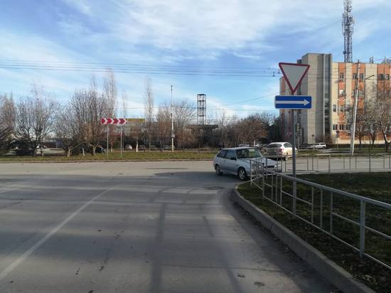 В Ростове в ДТП с двумя автомобилями пострадал 18-летний водитель