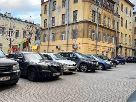 Астахова подтвердила проблему с парковкой 2500 сотрудников «Адмиралтейских верфей» во дворах Адмиралтейского района