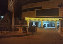 Мэр Донецка Алексей Кулемзин сообщил, что в результате обстрела повреждено здание торгового комплекса «Донецк-Сити»
