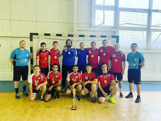 «Звонят со всей России»: сборная Сочи впервые завоевала Кубок губернатора по гандболу